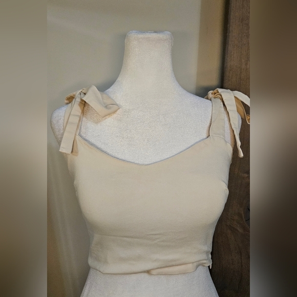 VESPER Sweetheart Neckline Cropped Top With Shoulder Ties In Cream. Size 6 - Picture 9 of 13